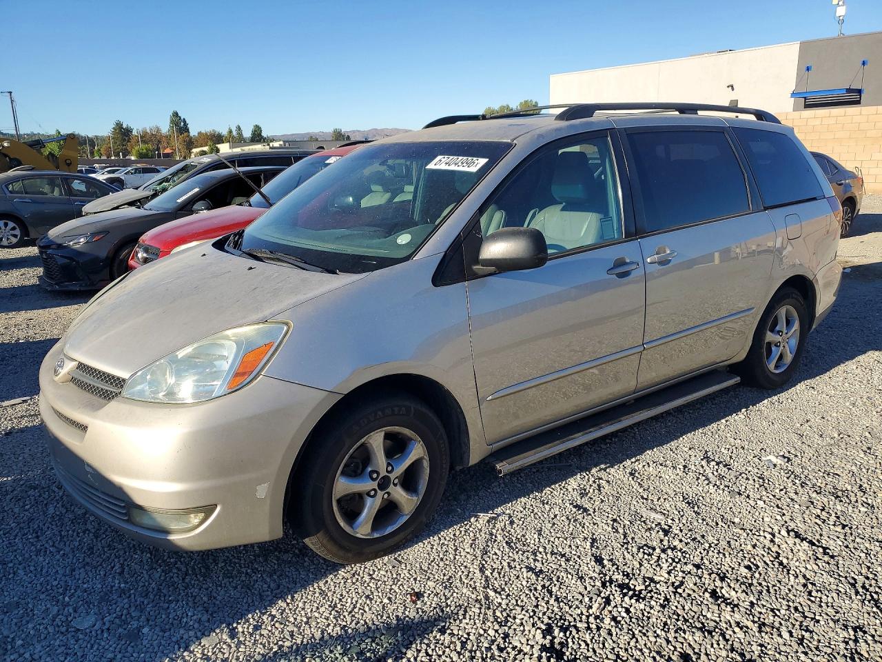 2004 Toyota Sienna Le 7 Passenger Gold vin: 5TDZA23C64S128736