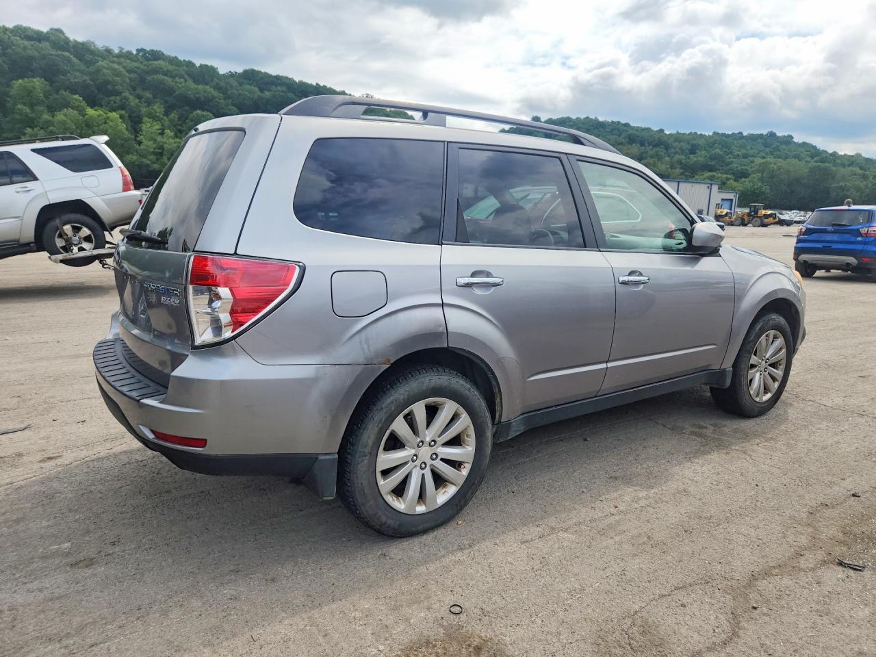 2011 Subaru Forester 2.5x Premium Gray vin: JF2SHADCXBG702348