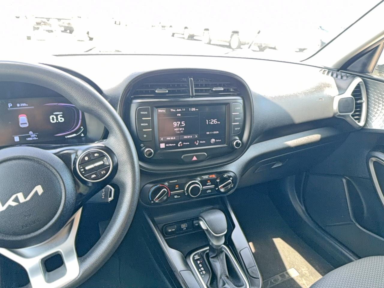 2023 Kia Soul Lx White vin: KNDJ23AU7P7877409