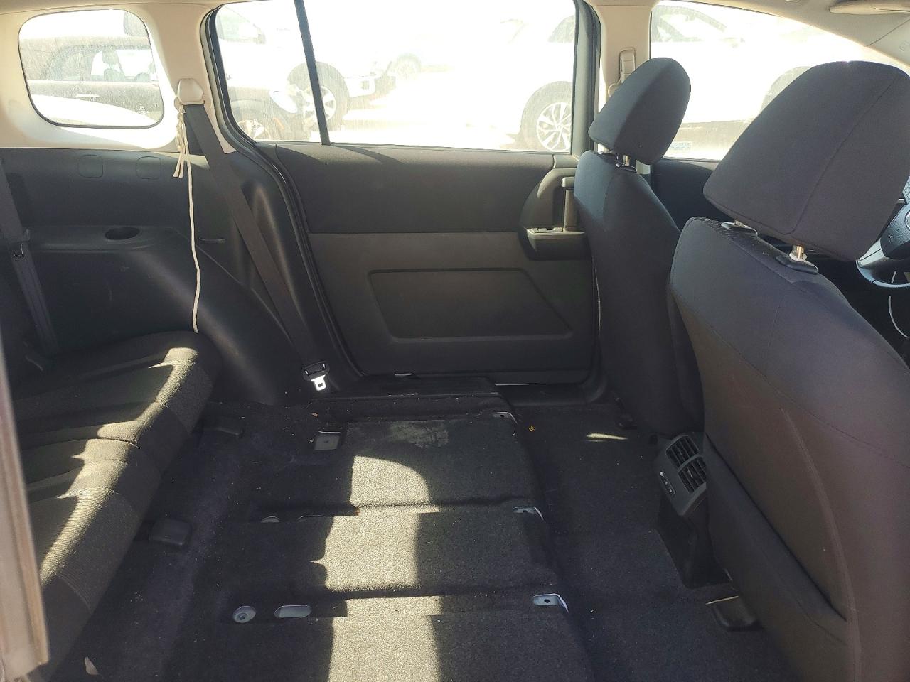 2012 Mazda 5 Silver vin: JM1CW2CL9C0111048