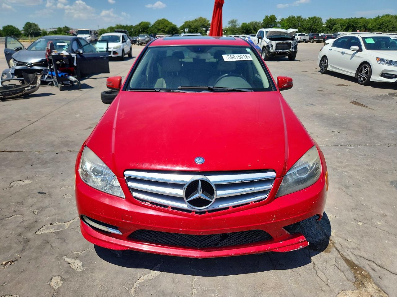 2011 Mercedes-benz C 300 Red vin: WDDGF5EB4BR183248