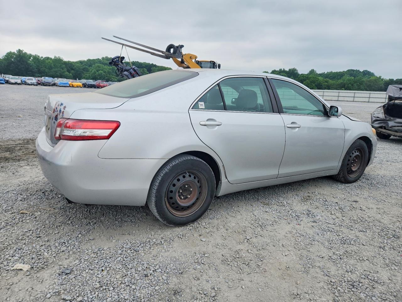 2011 Toyota Camry Le Silver vin: 4T1BF3EK2BU128170