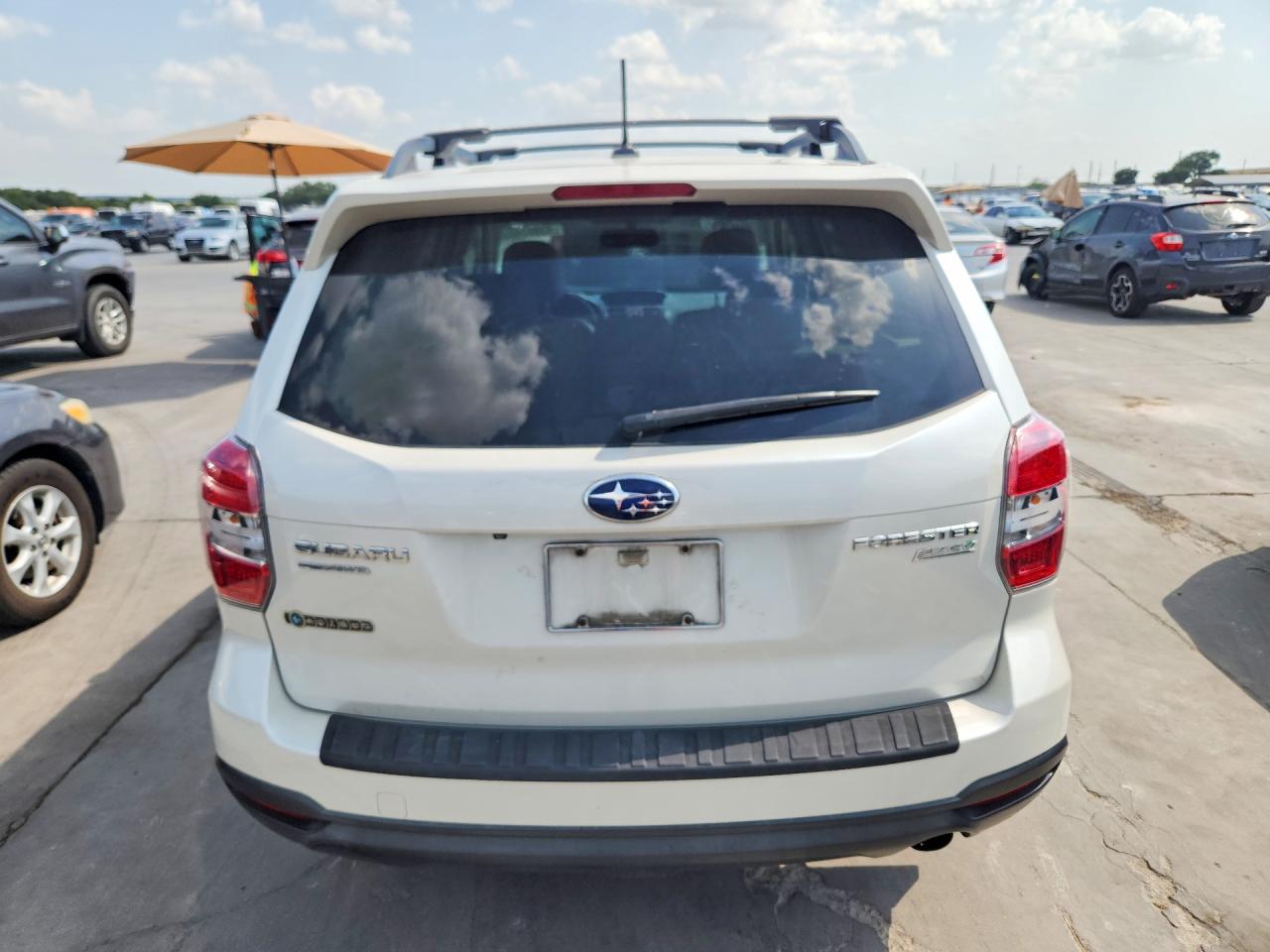 2015 Subaru Forester 2.5i Limited Белый vin: JF2SJAKC6FH530567