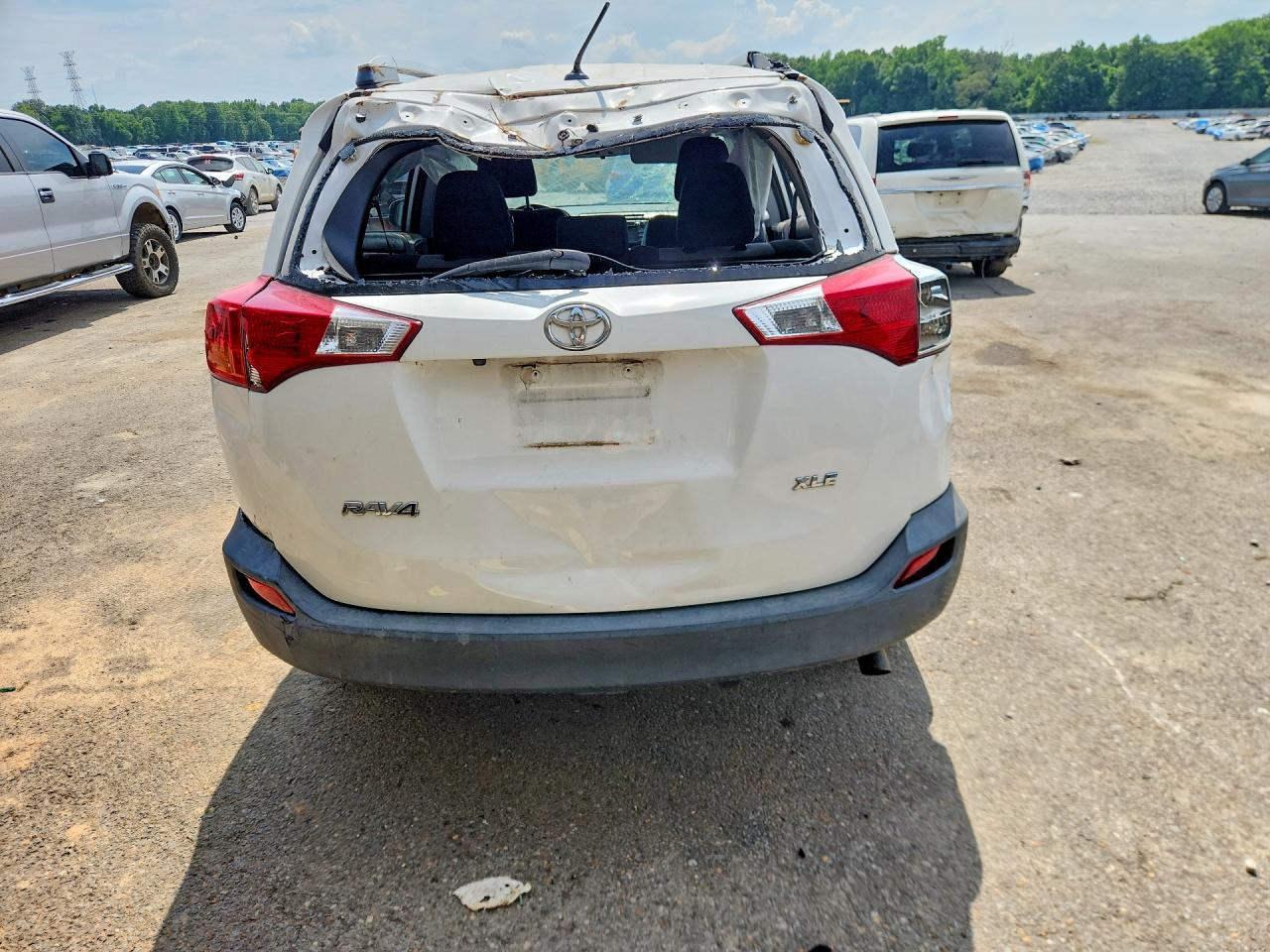 2015 Toyota Rav4 Xle White vin: 2T3WFREVXFW233650