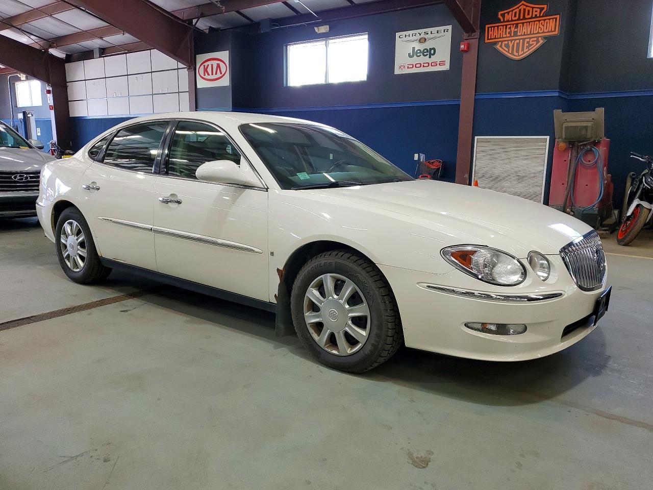 2008 Buick Lacrosse Cx White vin: 2G4WC582481136115