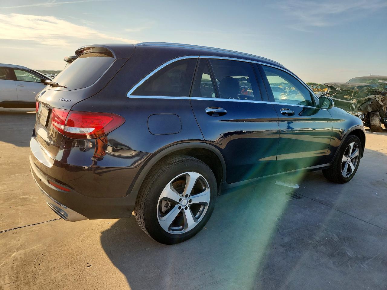 2017 Mercedes-benz Glc 300 4matic Blue vin: WDC0G4KB8HF142259