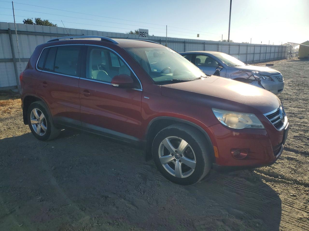 2010 Volkswagen Tiguan S Red vin: WVGAV7AX4AW002306