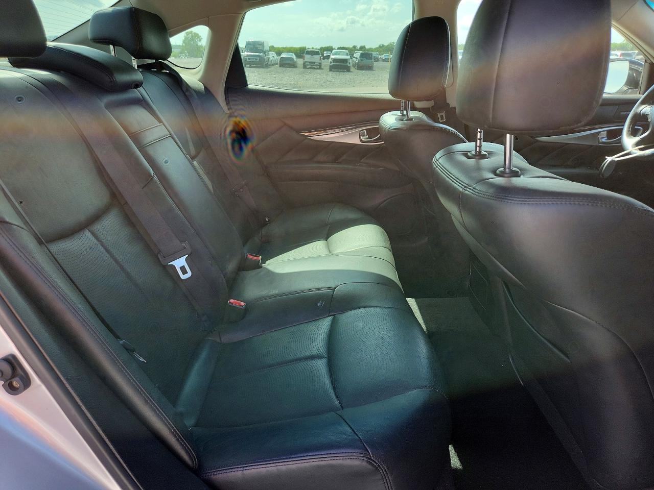 2015 Infiniti Q70 3.7 Silver vin: JN1BY1AP2FM540148