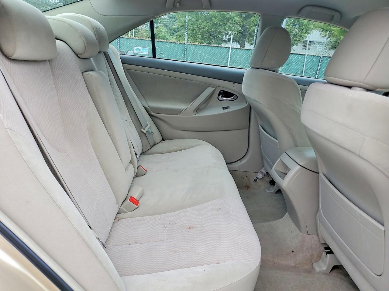 2011 Toyota Camry Le Gold vin: 4T1BF3EK6BU224254