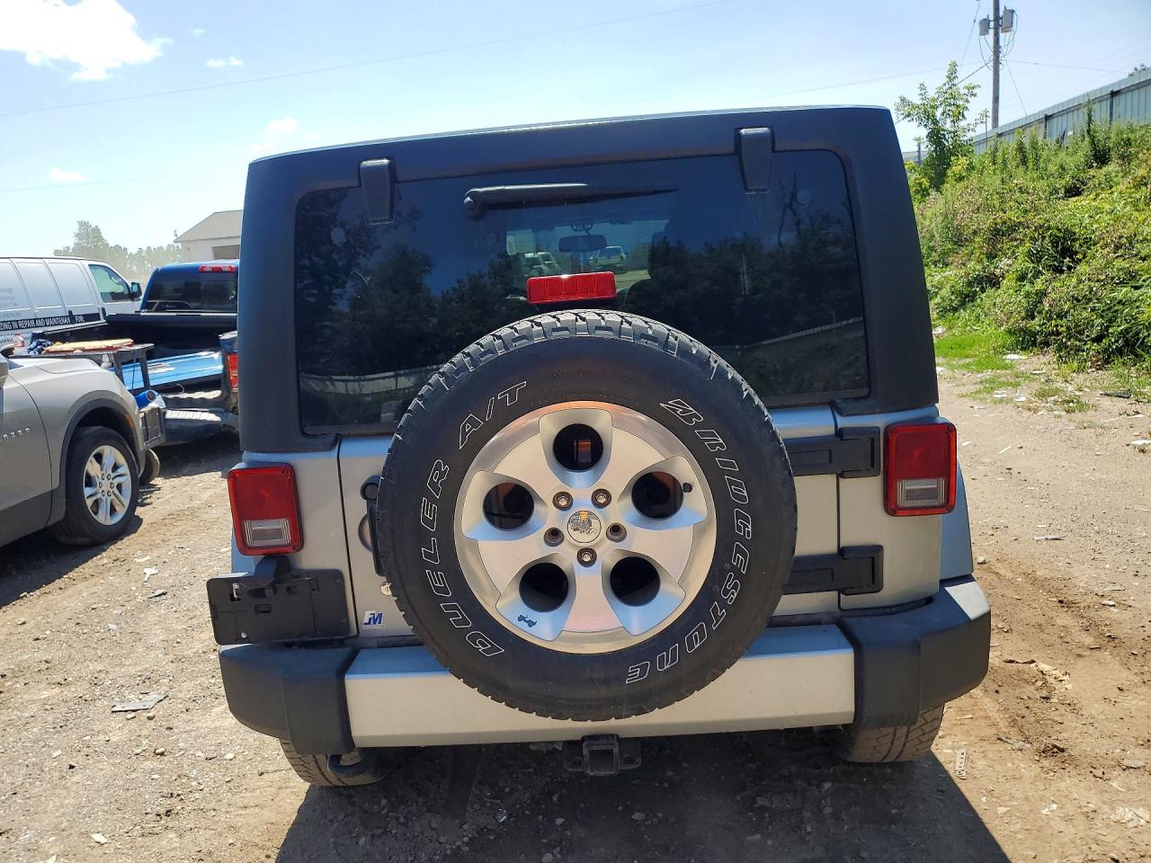 2013 Jeep Wrangler Unlimited Sahara Silver vin: 1C4BJWEGXDL548221
