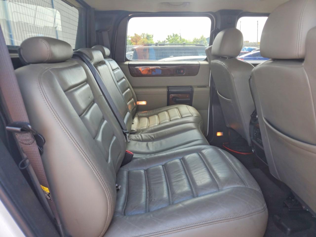 2006 Hummer H2 Sut White vin: 5GRGN22U06H118375