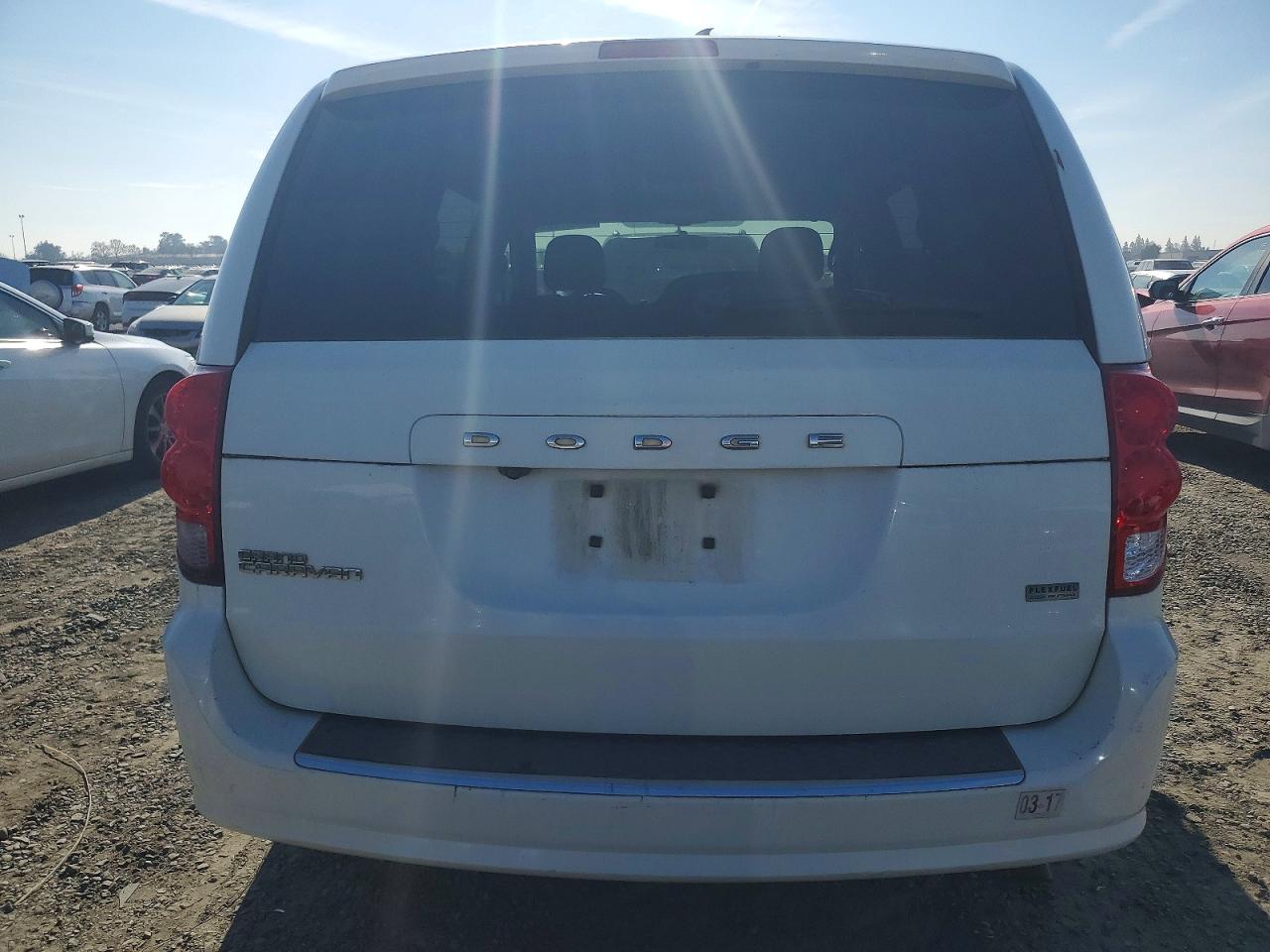 2013 Dodge Grand Caravan Sxt White vin: 2C4RDGCG7DR635970