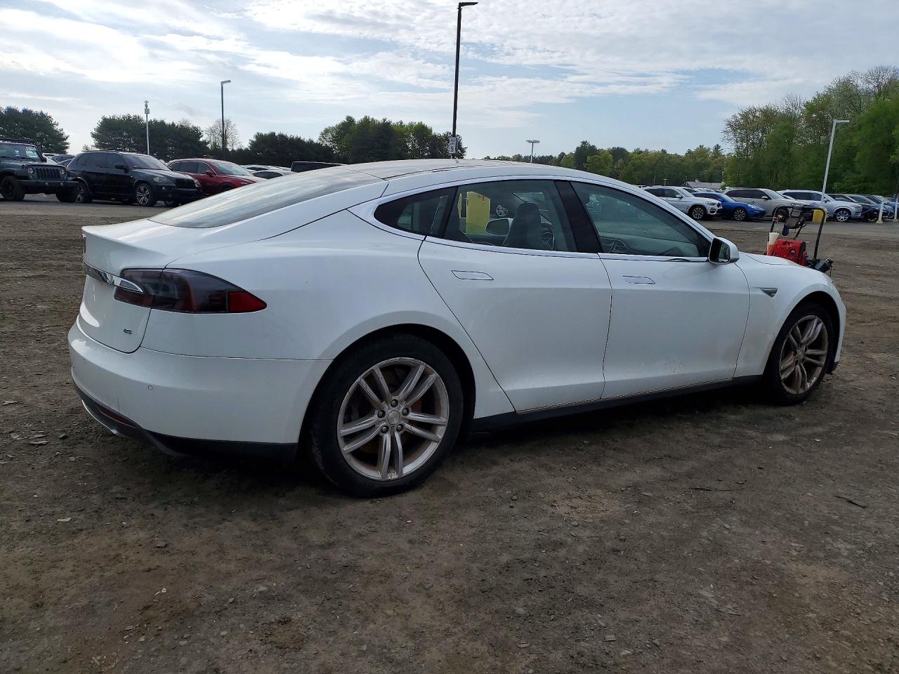 2014 Tesla Model S White vin: 5YJSA1H15EFP36580