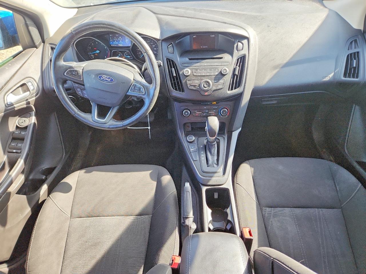 2017 Ford Focus Se Blue vin: 1FADP3K2XHL220467