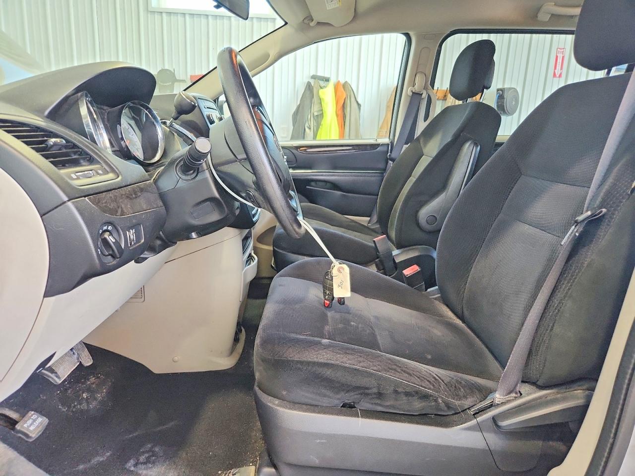 2015 Dodge Grand Caravan Se Серебряный vin: 2C4RDGBG6FR549991