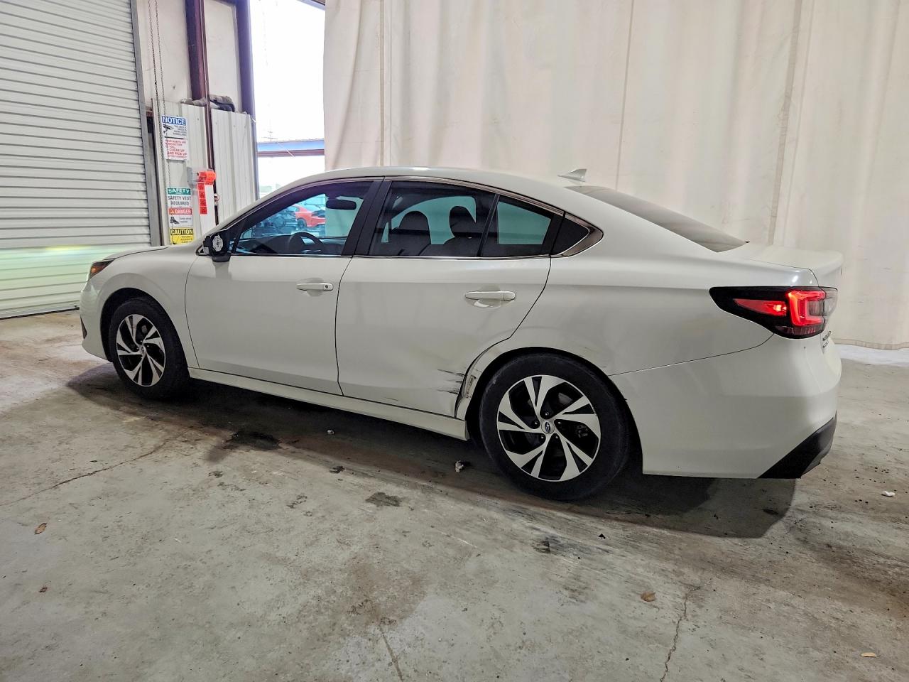 2022 Subaru Legacy White vin: 4S3BWAB65N3008129