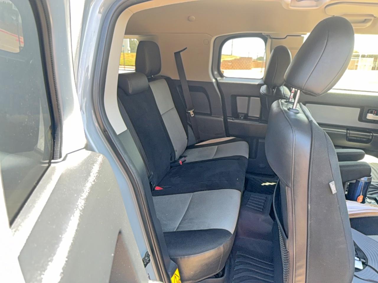 2013 Toyota Fj Cruiser Base Gray vin: JTEBU4BF7DK159058