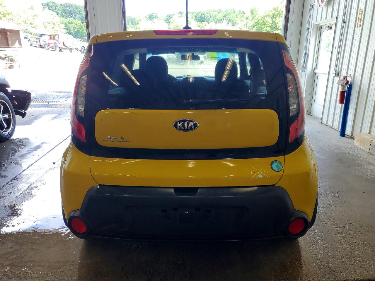 2014 Kia Soul + Yellow vin: KNDJP3A57E7084246