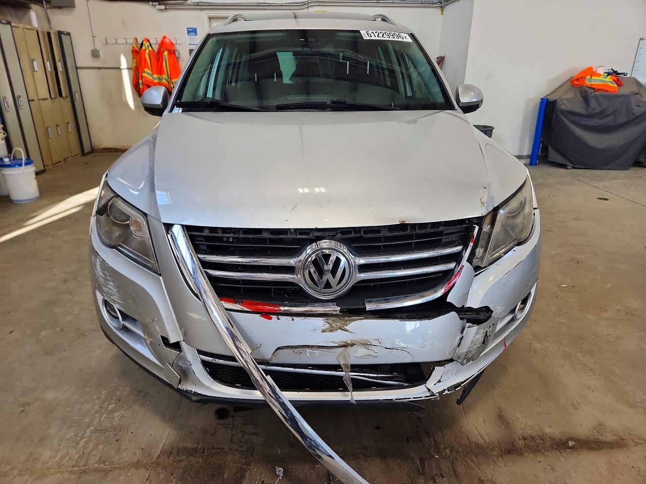 2011 Volkswagen Tiguan S Silver vin: WVGBV7AX4BW538730