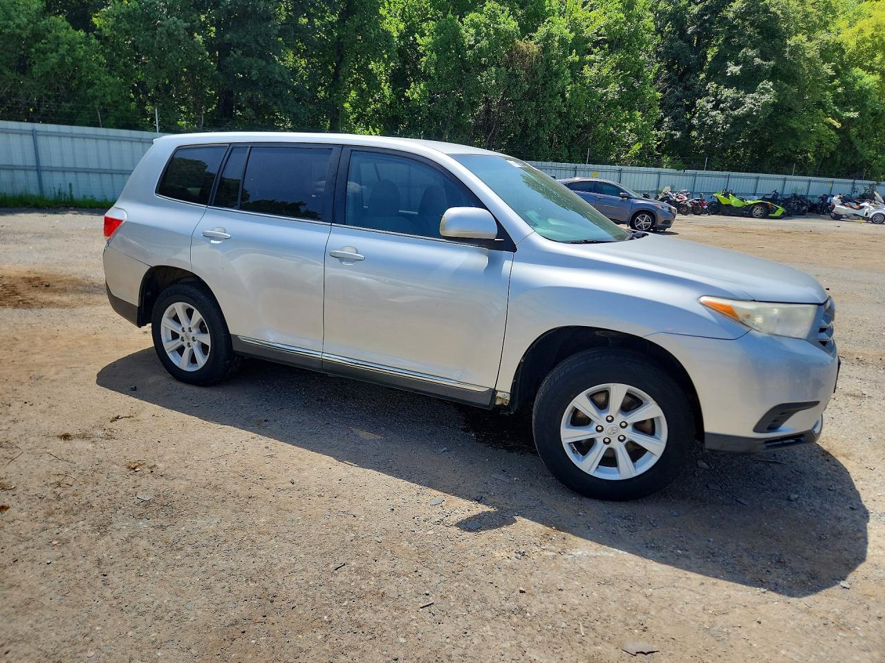 2013 Toyota Highlander Base Silver vin: 5TDZA3EH2DS044816