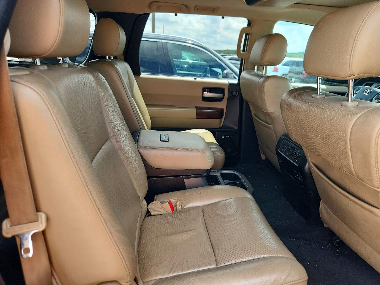 2014 Toyota Sequoia Platinum White vin: 5TDYY5G1XES055132