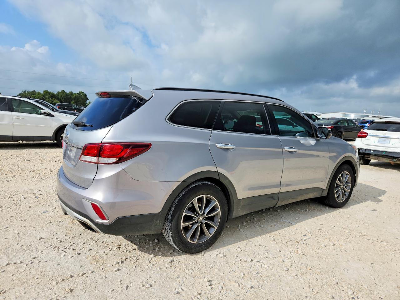 2017 Hyundai Santa Fe Se Silver vin: KM8SM4HF9HU170516