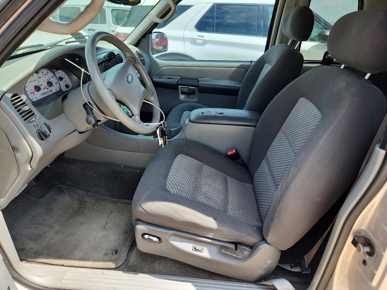2003 Ford Explorer Sport Серебряный vin: 1FMYU60EX3UA95391