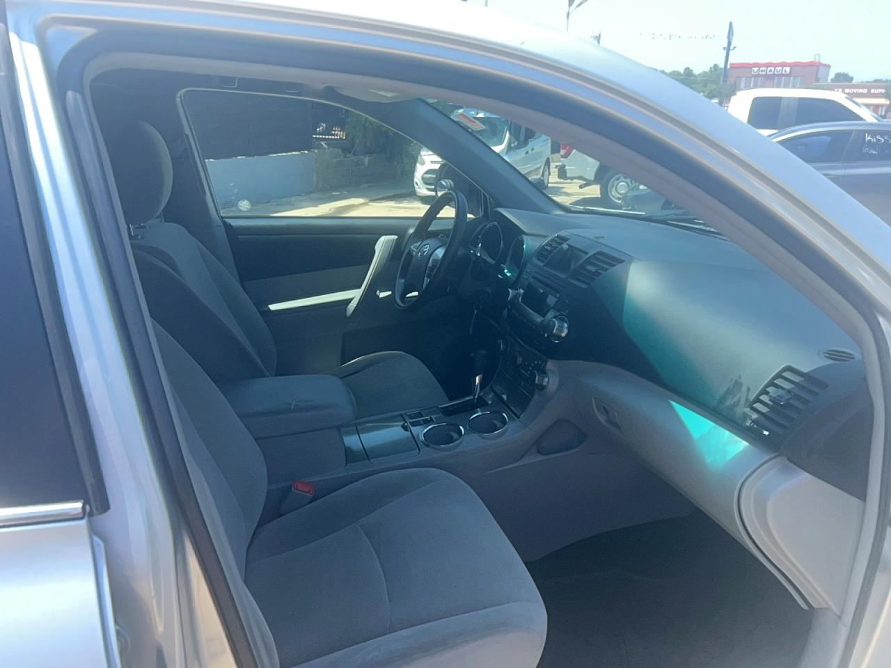 2012 Toyota Highlander Base Silver vin: 5TDBK3EH1CS094863