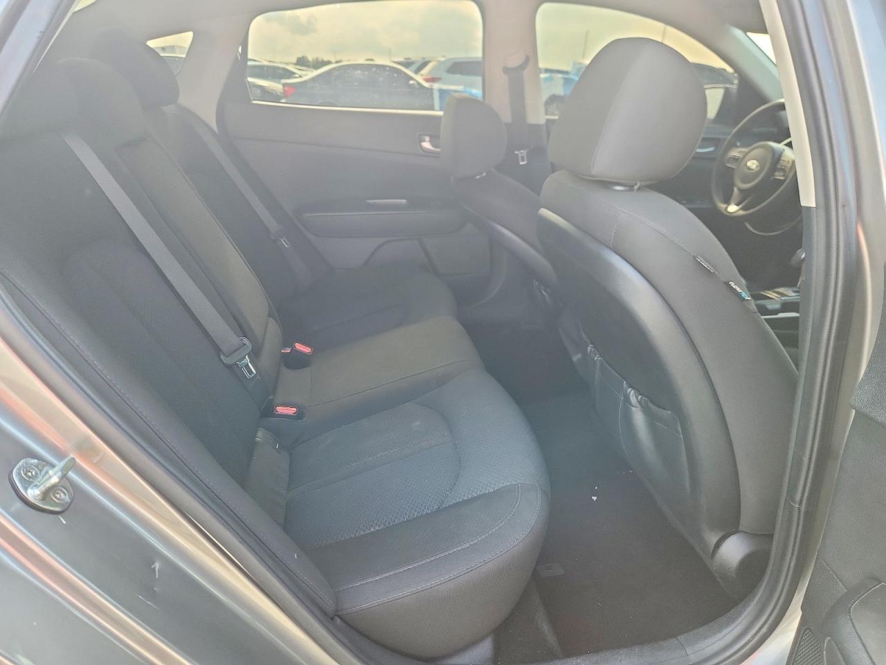 2018 Kia Optima Lx Gray vin: 5XXGT4L3XJG225092