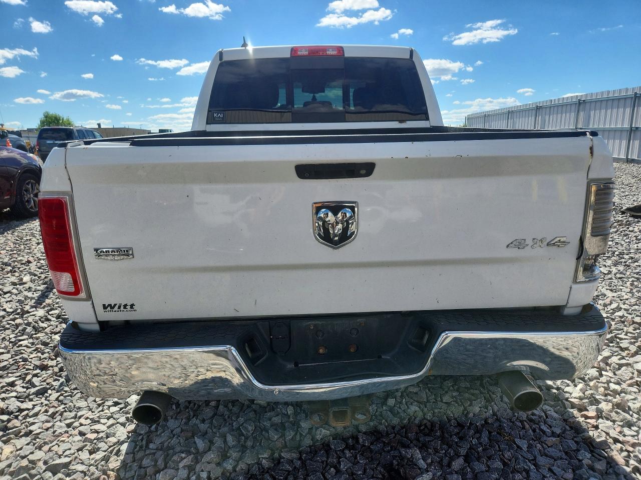 2015 Ram 1500 Laramie White vin: 1C6RR7NT5FS767050