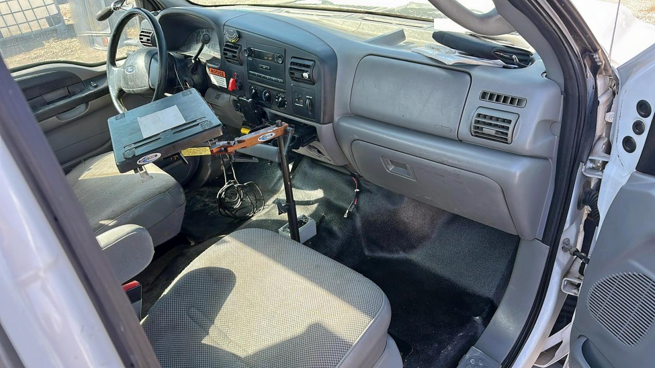 2006 Ford F450 Super Duty White vin: 1FDXF46Y36ED64938