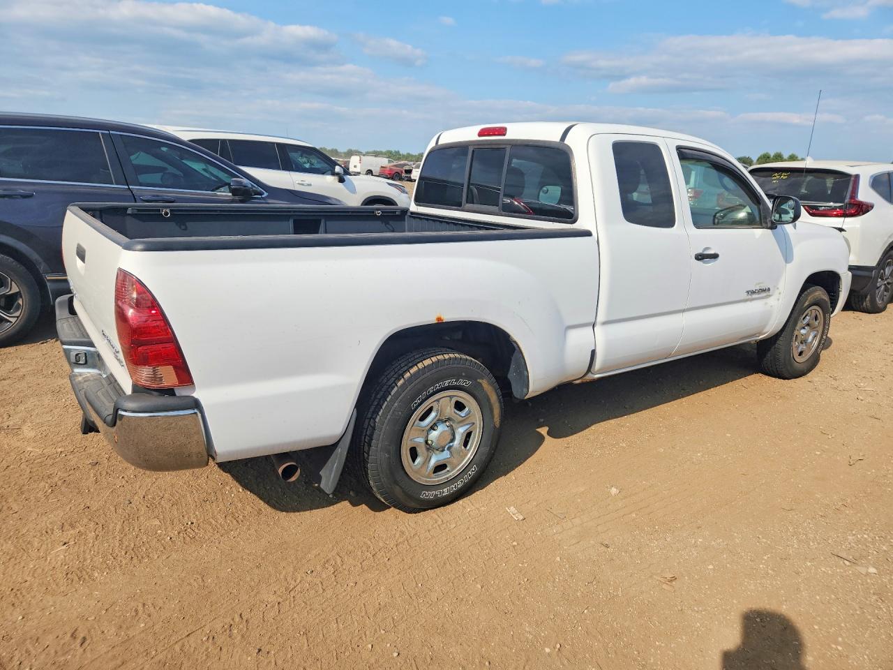 2007 Toyota Tacoma Base White vin: 5TETX22N17Z355122