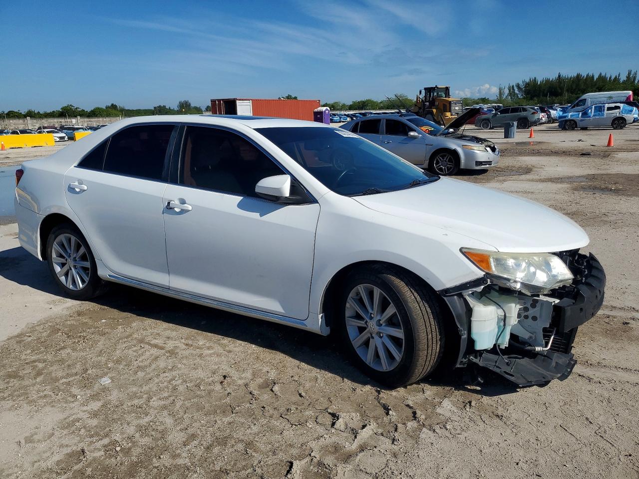 2014 Toyota Camry Xle White vin: 4T4BF1FK1ER345433