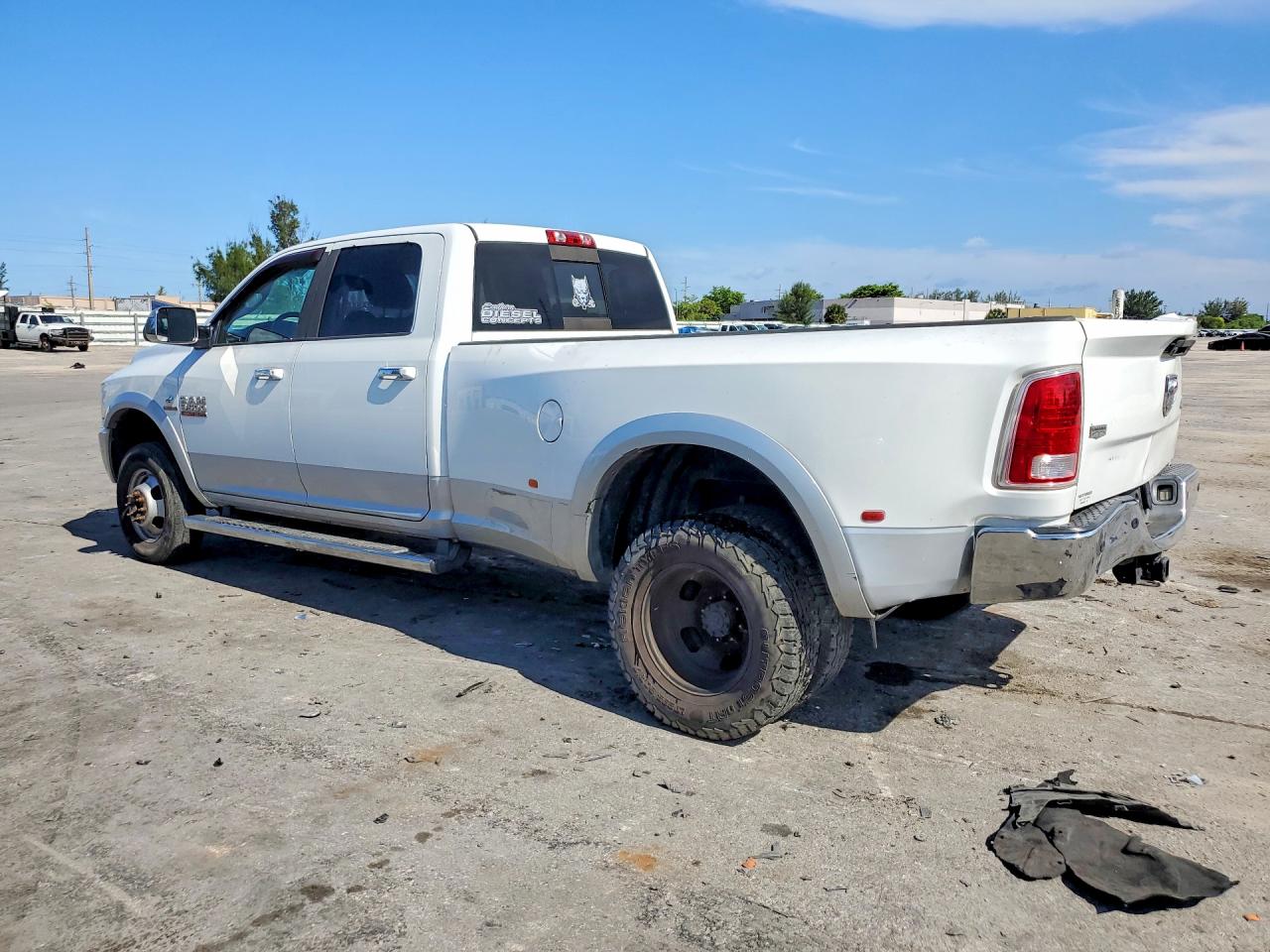 2015 Ram 3500 Laramie White vin: 3C63RRJL5FG542271