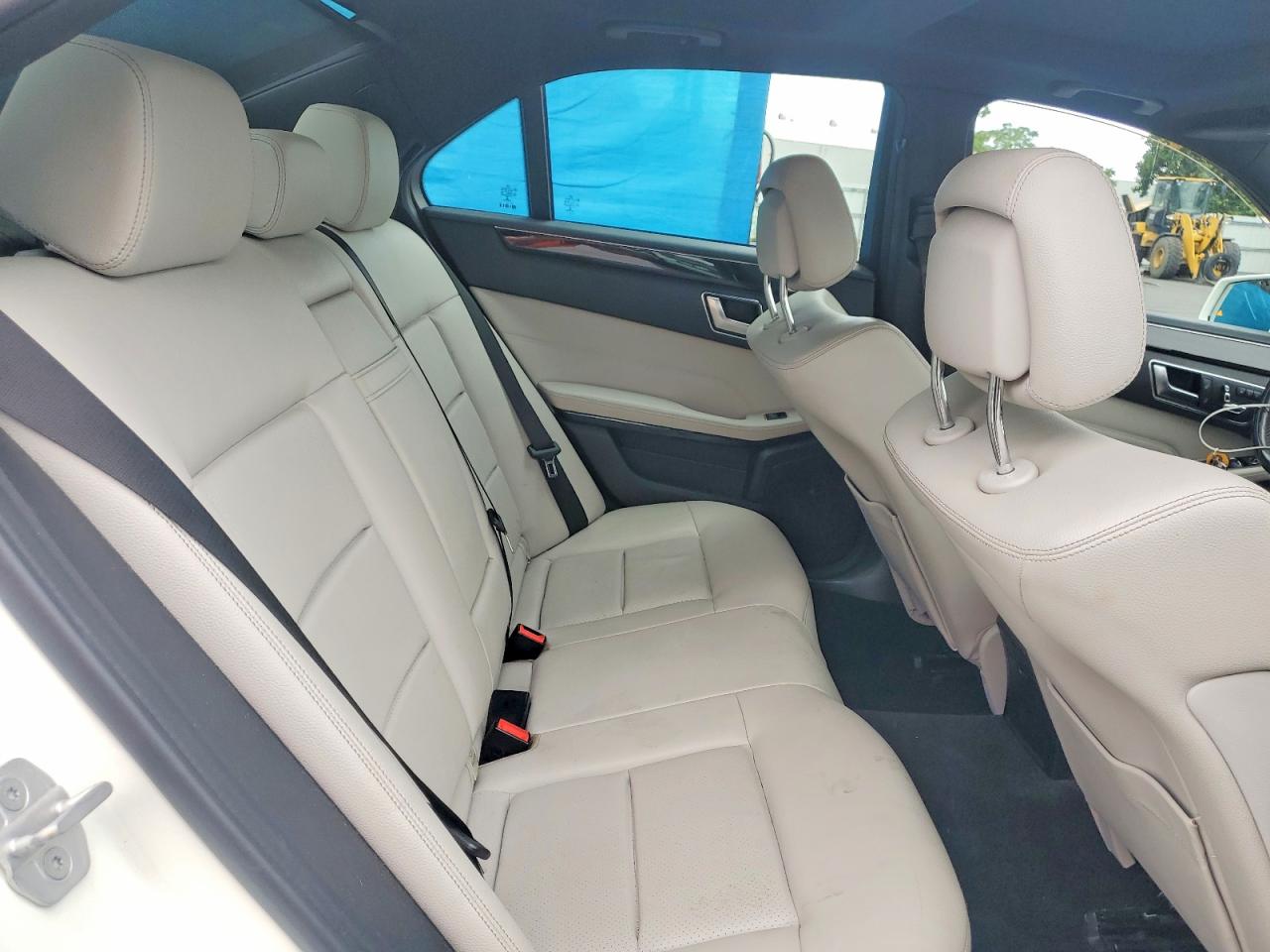 2014 Mercedes-benz E 350 White vin: WDDHF5KB8EB017725