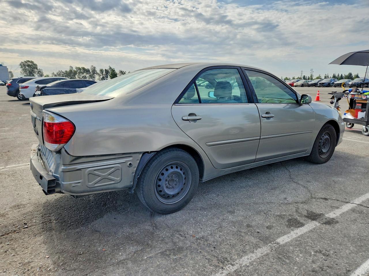 2005 Toyota Camry Le Silver vin: 4T1BE32K05U630199