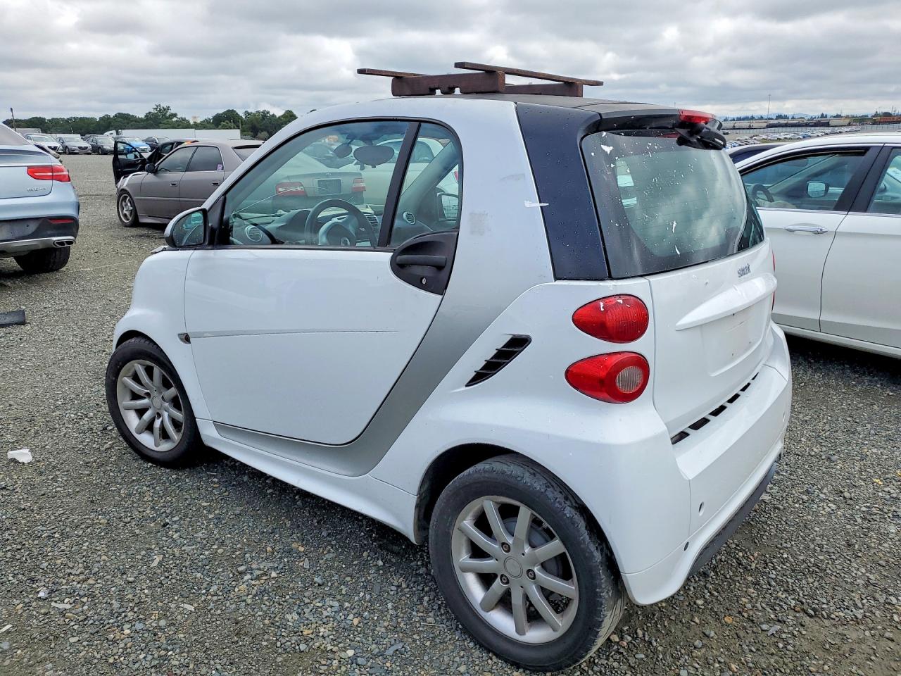 2015 Smart Fortwo Pure White vin: WMEEJ3BA1FK805658