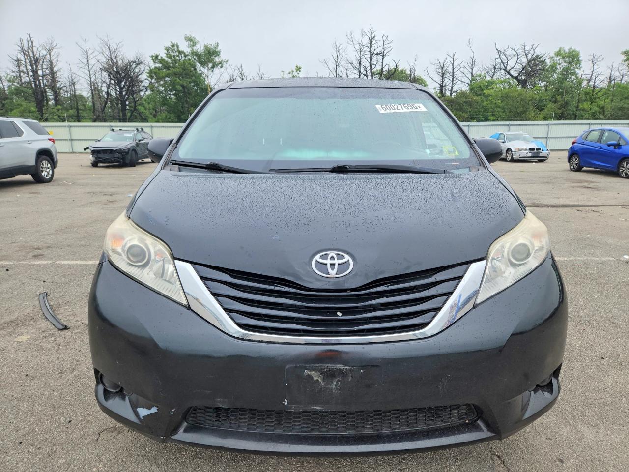2015 Toyota Sienna Le Black vin: 5TDJK3DCXFS097167