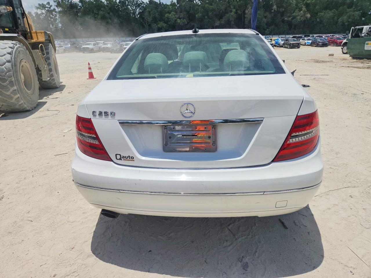 2013 Mercedes-benz C 250 White vin: WDDGF4HBXDR283587
