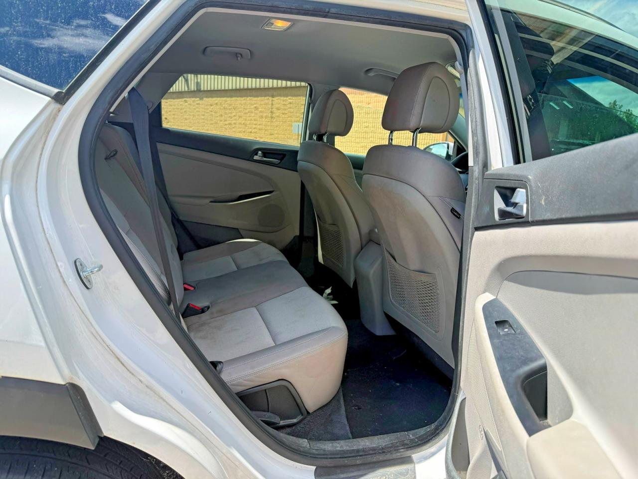 2016 Hyundai Tucson Se White vin: KM8J3CA47GU184124
