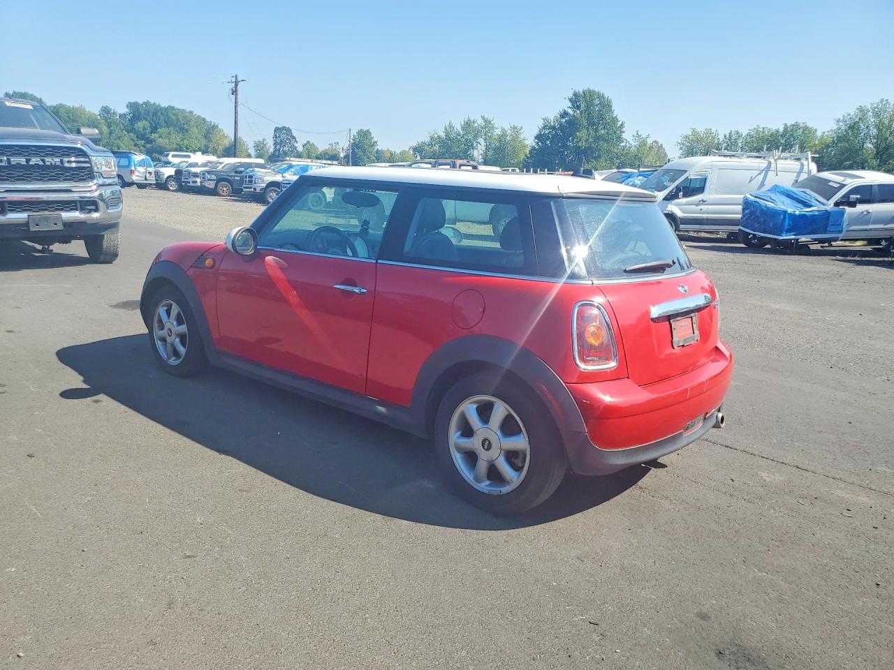 2010 Mini Cooper Red vin: WMWMF3C59ATZ61699