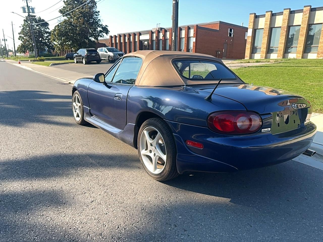 2001 Mazda Mx-5 Miata Base Blue vin: JM1NB353810209184