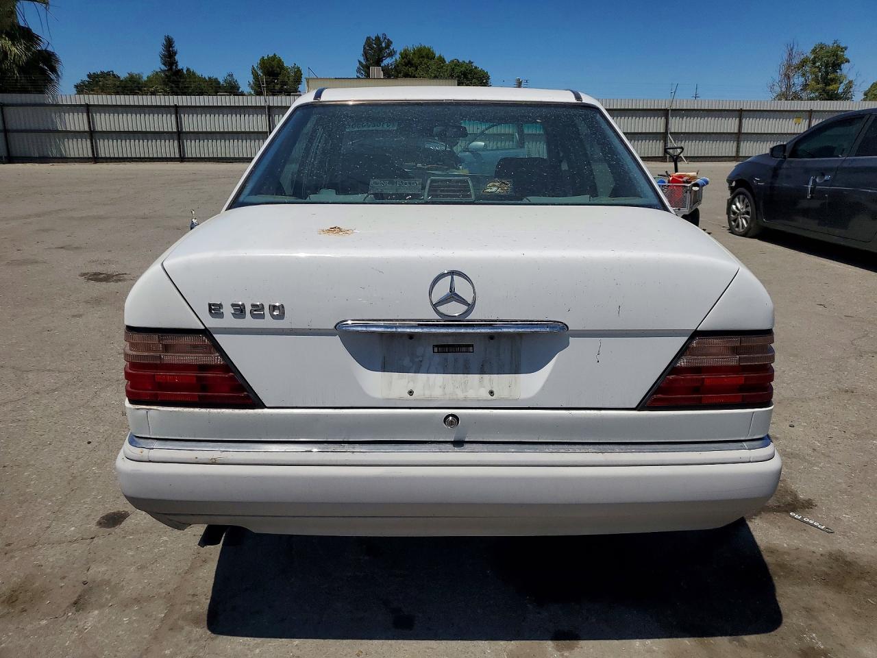 1994 Mercedes-benz E 320 White vin: WDBEA32E2RC125900