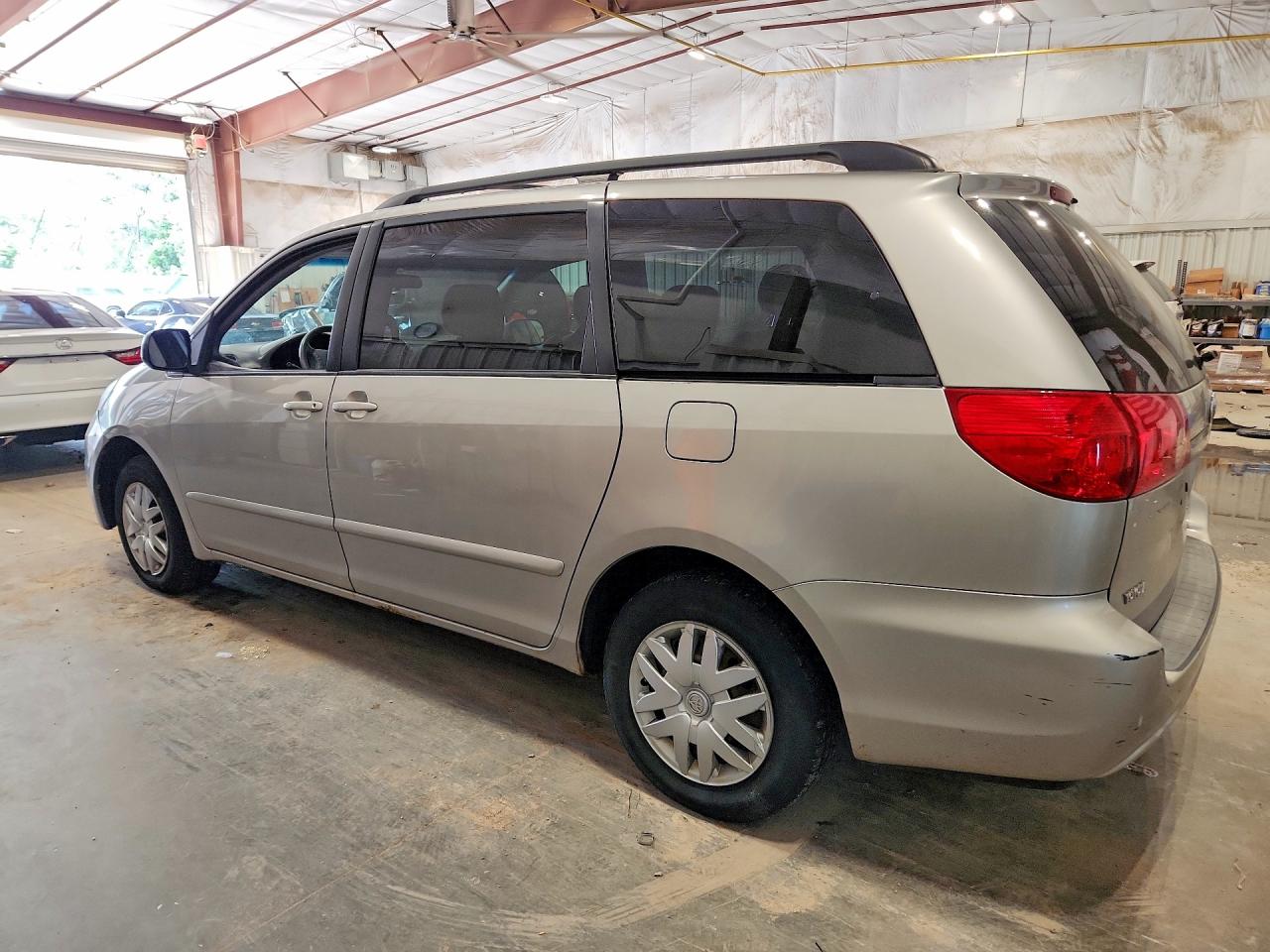 2007 Toyota Sienna Le 7-passenger Gray vin: 5TDZK23C57S090062