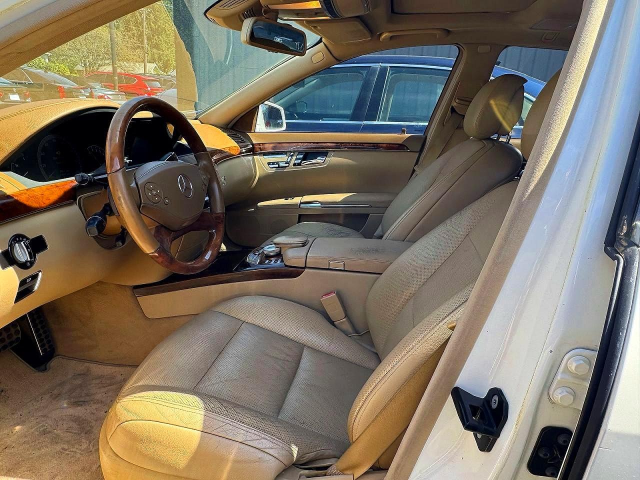 2011 Mercedes-benz S 550 Белый vin: WDDNG7BB2BA387601