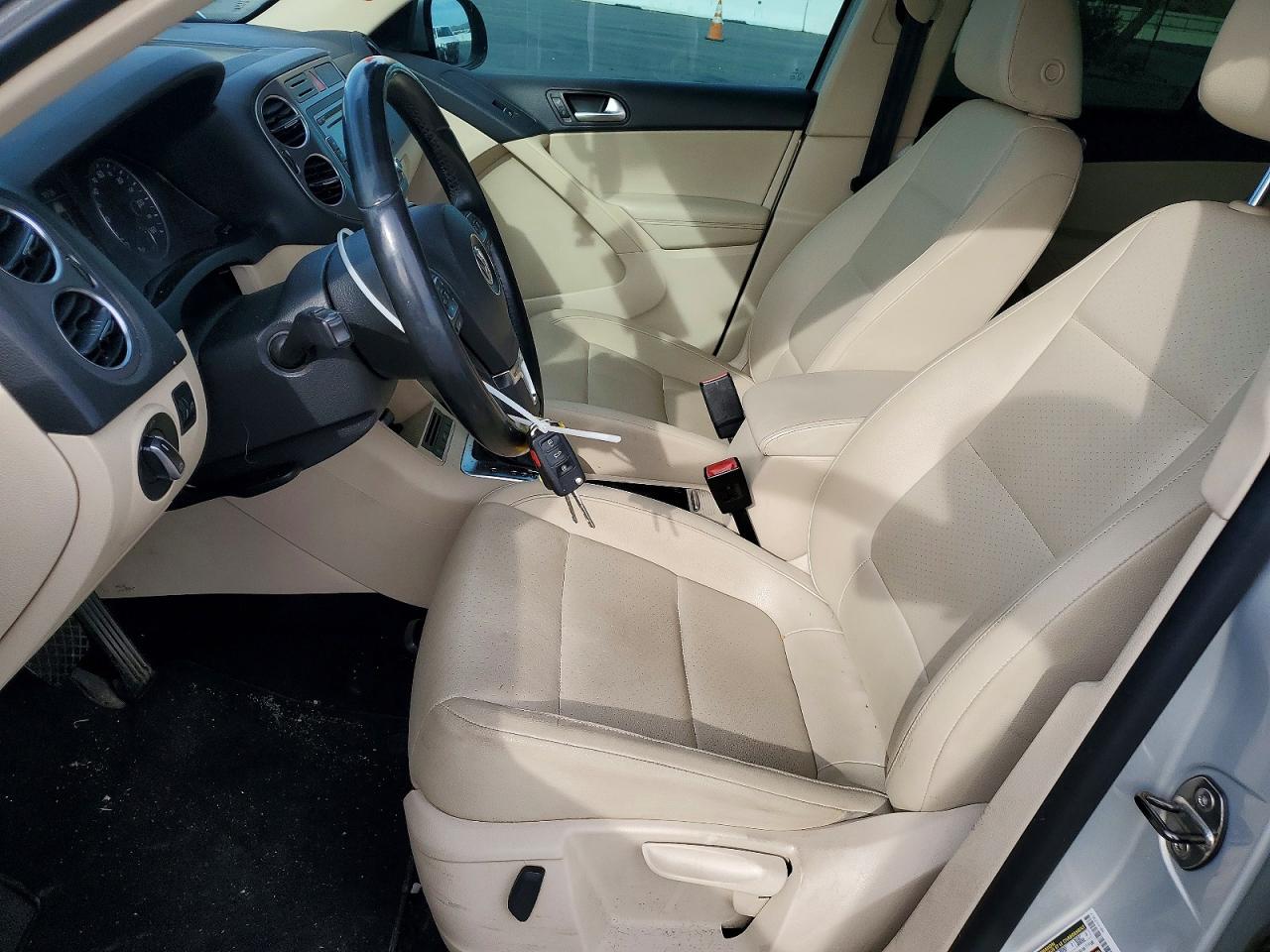 2011 Volkswagen Tiguan S Silver vin: WVGBV7AX9BW538531