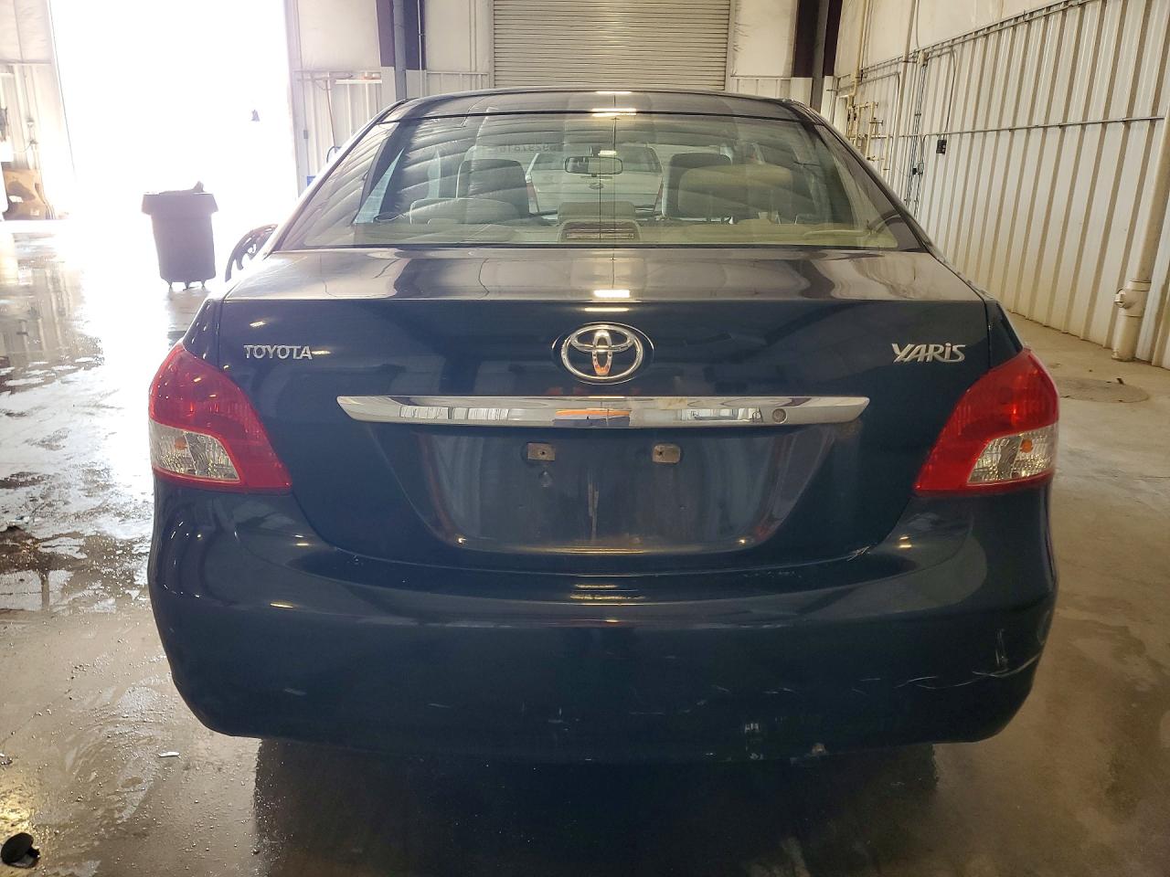 2008 Toyota Yaris Base Black vin: JTDBT903684005738