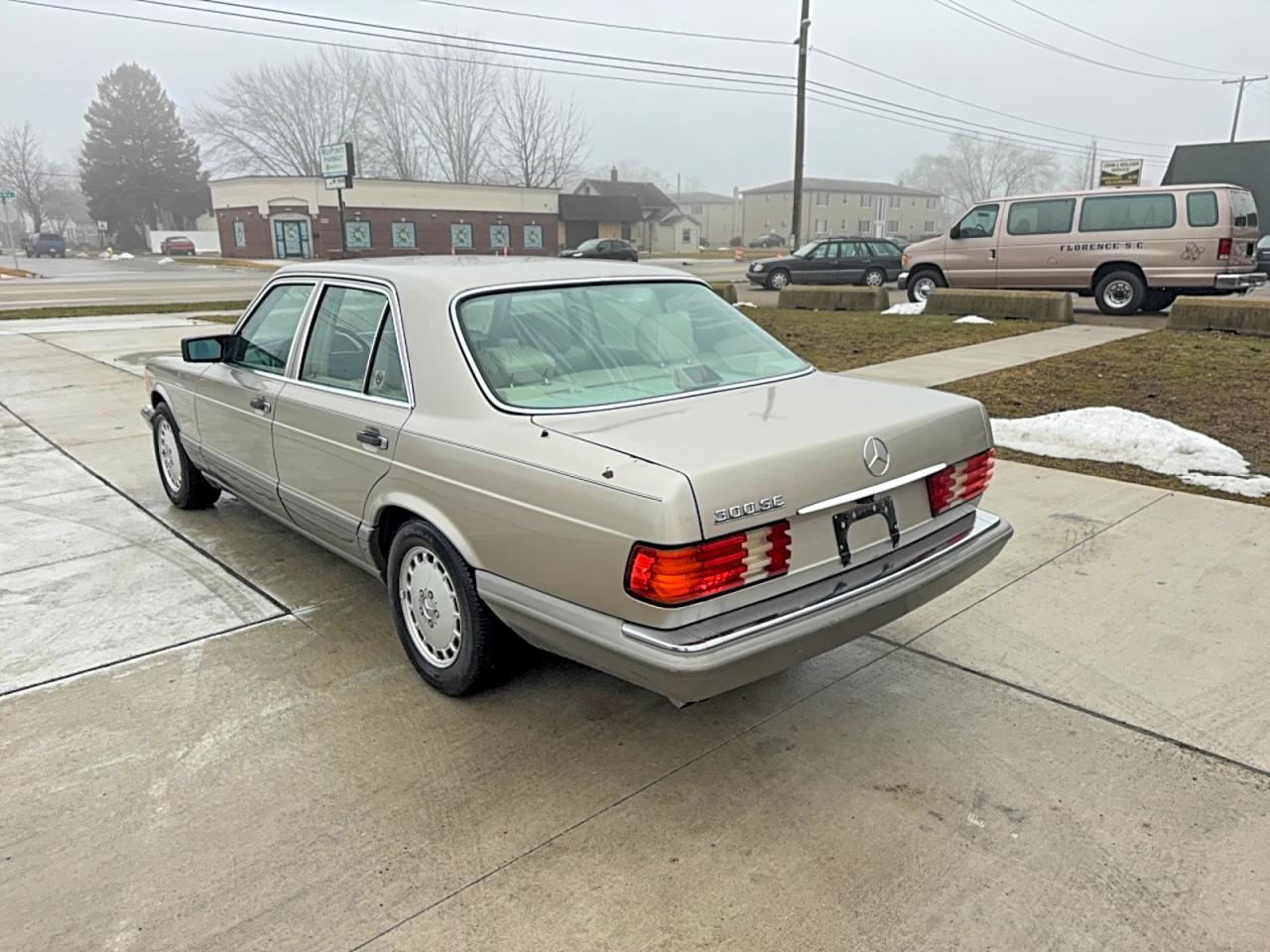 1989 Mercedes-benz 300 Se Бежевый vin: WDBCA24D4KA495561