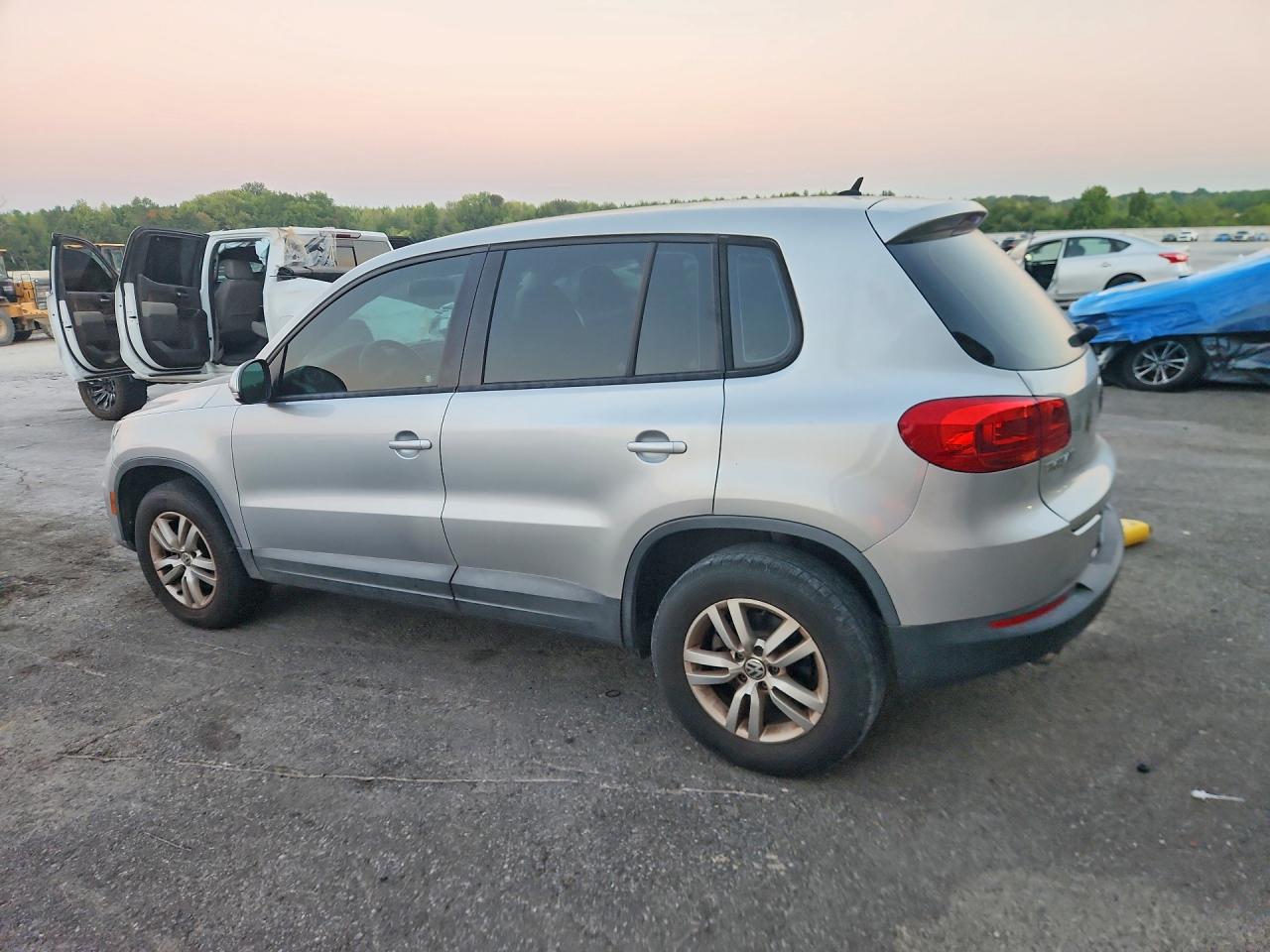 2013 Volkswagen Tiguan S Silver vin: WVGAV3AX9DW624705