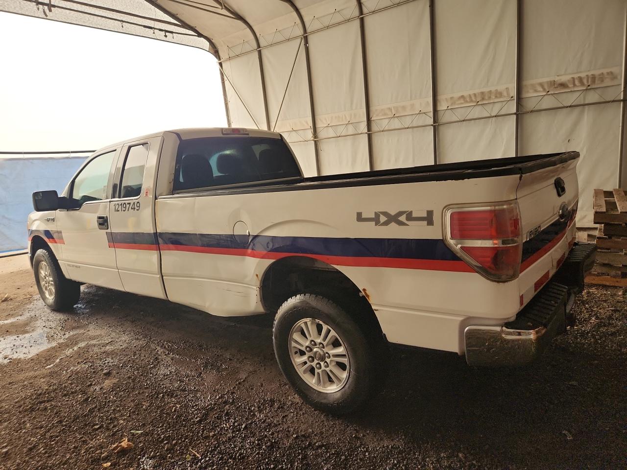 2014 Ford F150 Super Cab White vin: 1FTVX1EFXEKF11912 Damage: Left Rear Door, Dent(S) W/ Paint Dmg, 6 To 7 Inches